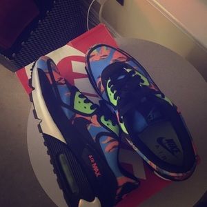 NIKE AIR MAX 90 PREM TAPE!!! Like new size 8.5